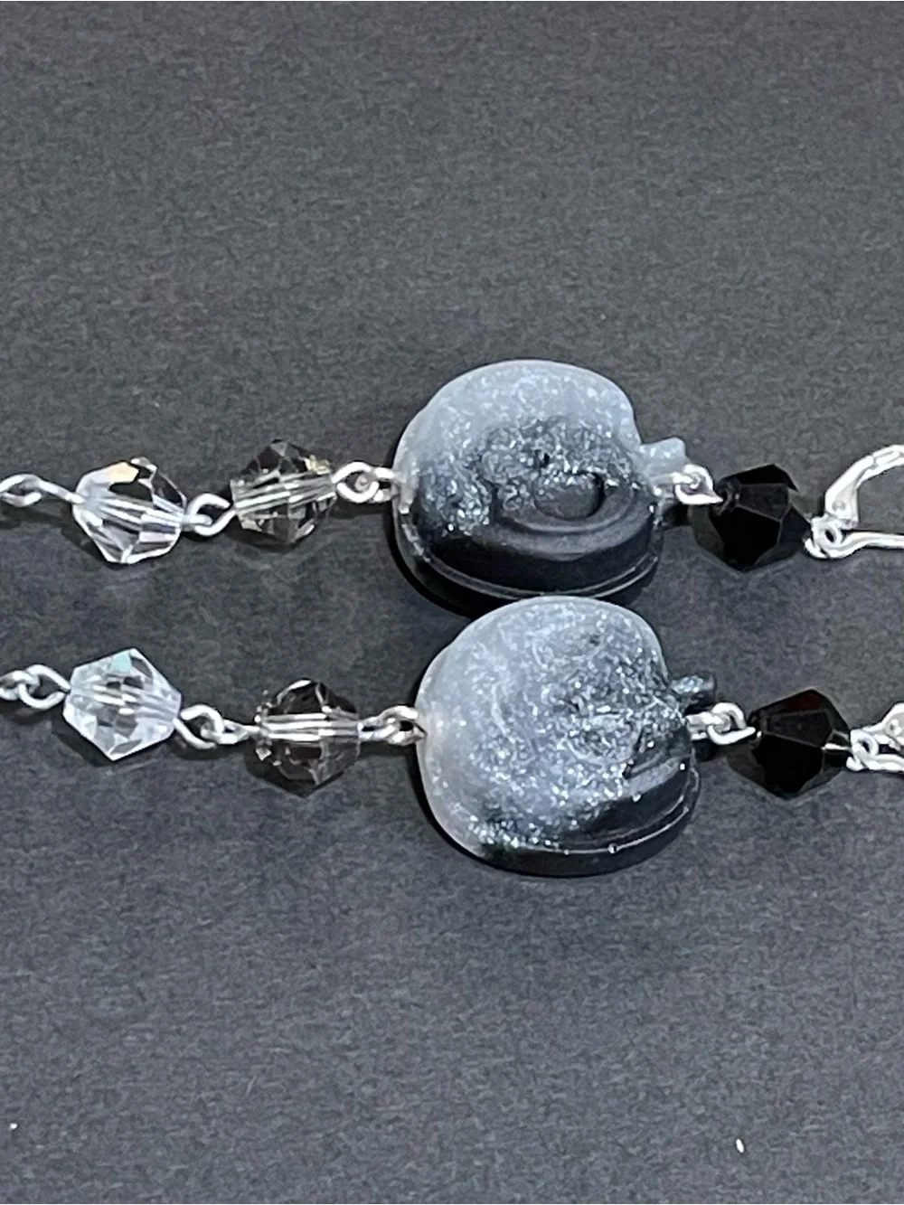 Twisted Wonderland Inspired Groovy Candy Earrings Epel Felmier (Nightmare Suit)